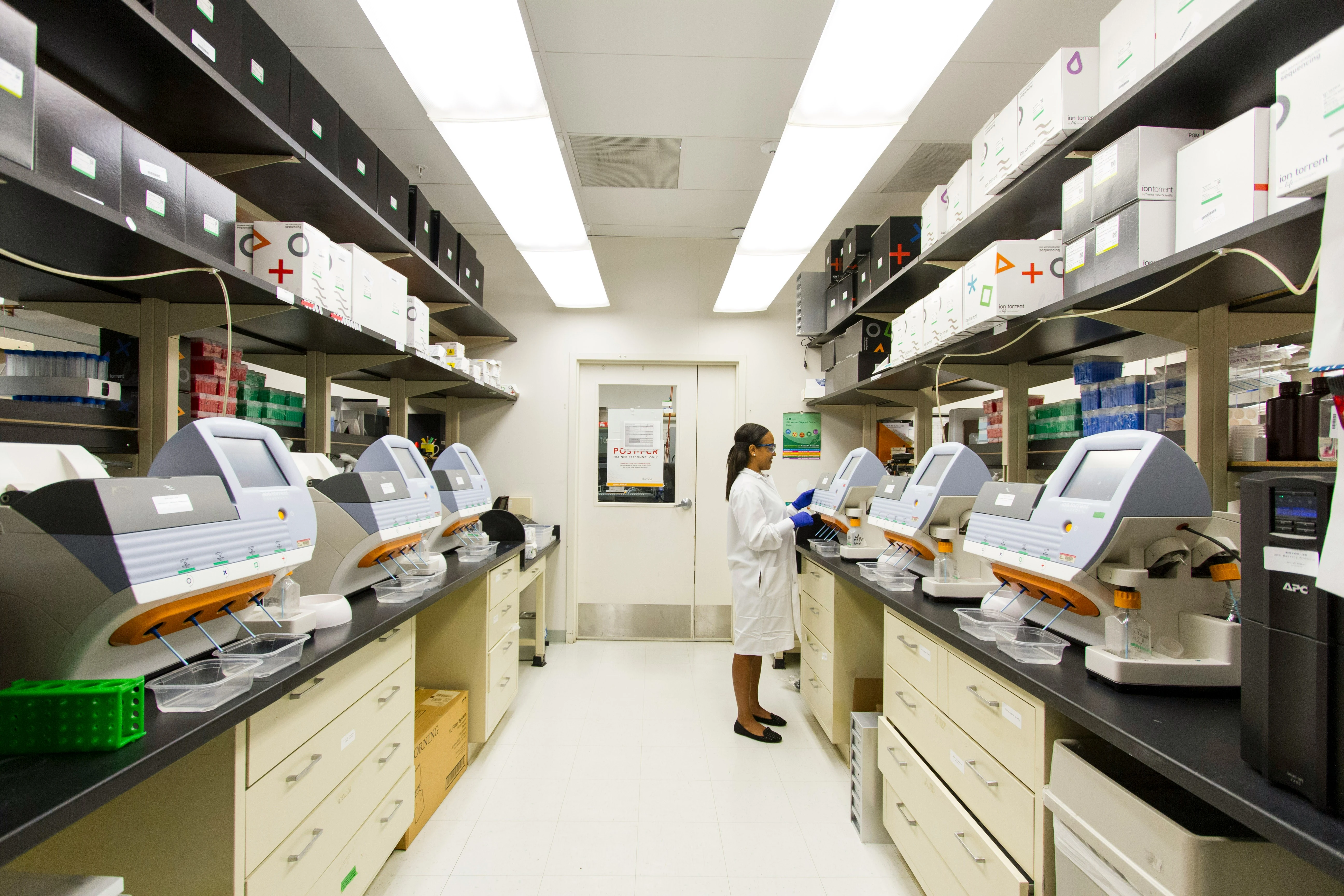 Laboratory with diagnostic equipment